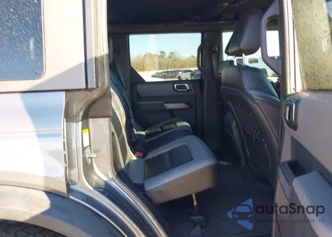 2023 Ford Bronco Black Diamond z USA, uszkodzony, nr VIN 1FMEE5BP7PLC17242